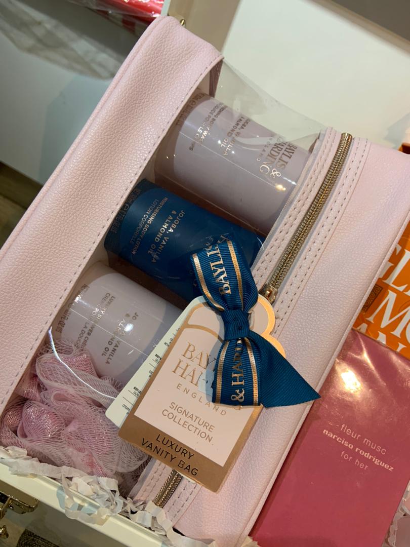 Fleur on the Rocks - Image 4