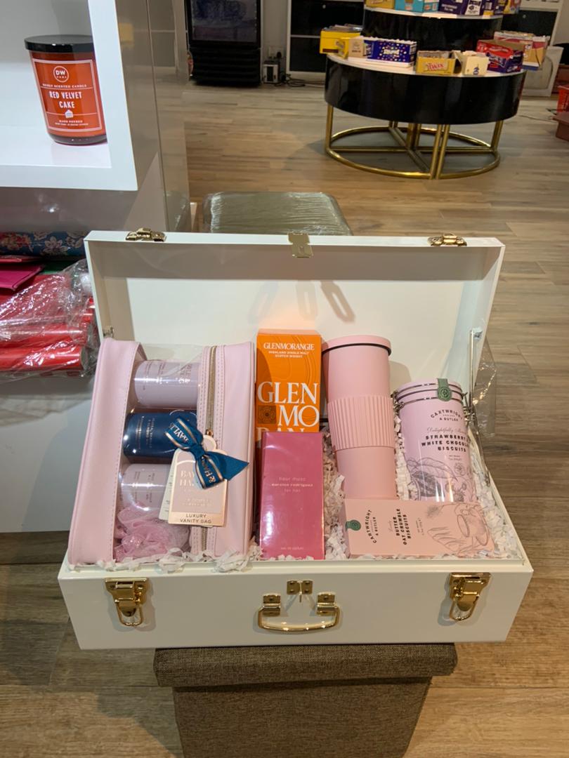 Fleur on the Rocks - Image 2